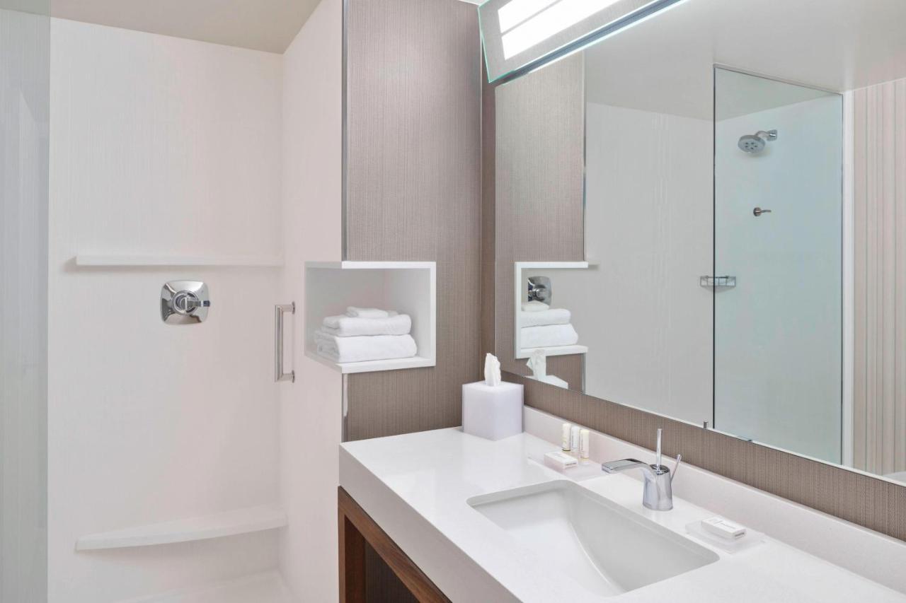Отель Courtyard By Marriott Albany Troy/Waterfront Экстерьер фото